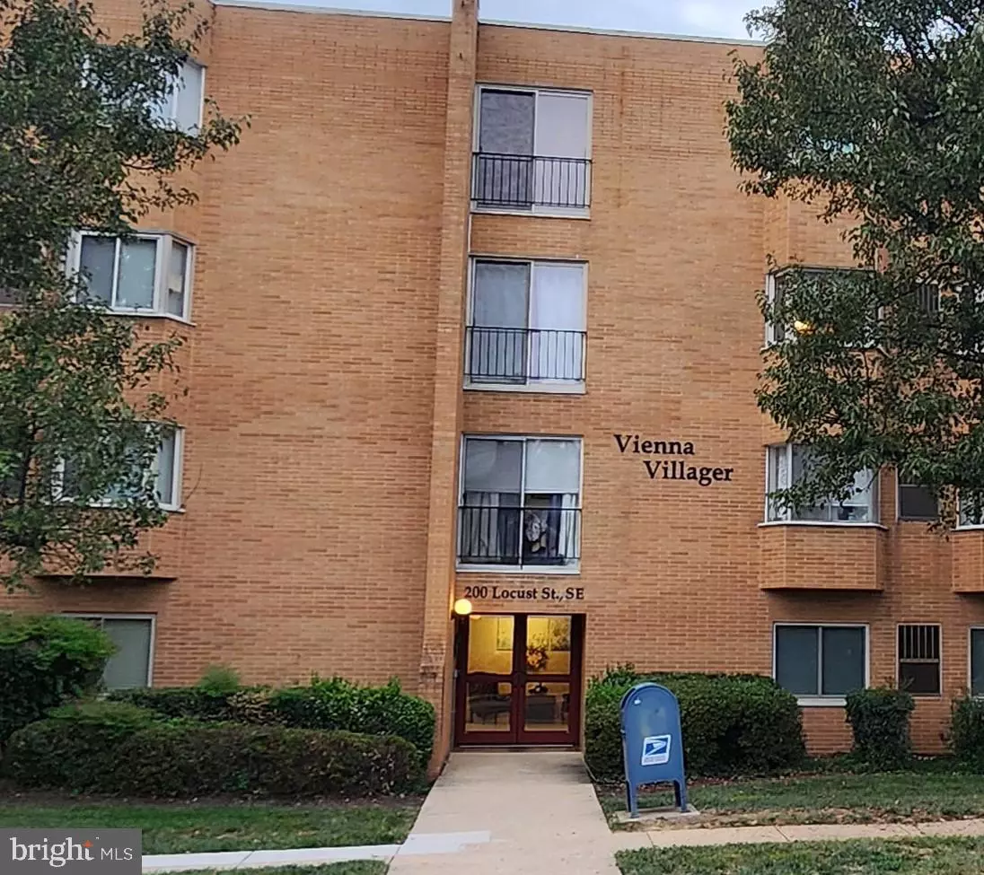 Vienna, VA 22180,200 LOCUST ST SE #204