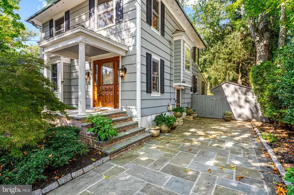 Haddonfield, NJ 08033,107 E COTTAGE AVE