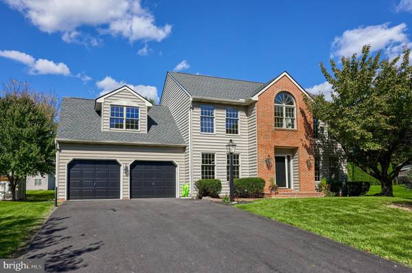 325 N FARM DR, Lititz, PA 17543