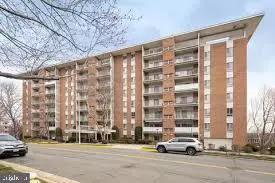 5250 VALLEY FORGE DR #801, Alexandria, VA 22304