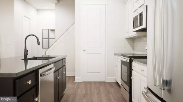 Aldie, VA 20105,41907 HOGAN FOREST TER