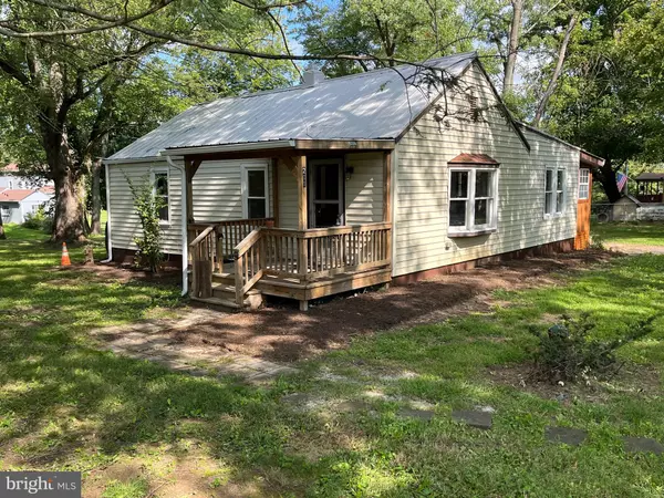 201 OAK TREE RD, Kearneysville, WV 25430