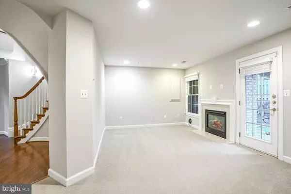 Mclean, VA 22102,1830 FONTHILL CT #18