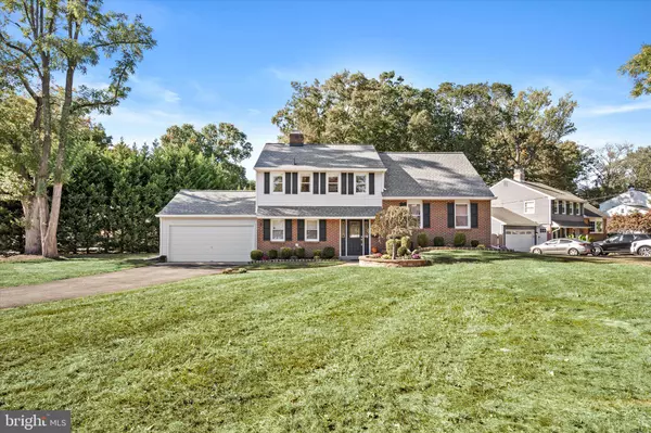 2 EVANS LN, Cherry Hill, NJ 08003