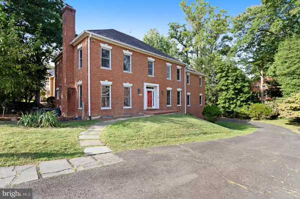 Arlington, VA 22207,3808 N ALBEMARLE ST N