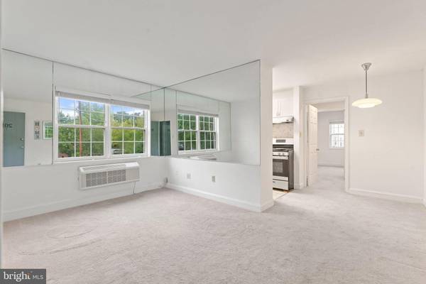 2303 FARRINGTON AVE #201, Alexandria, VA 22303