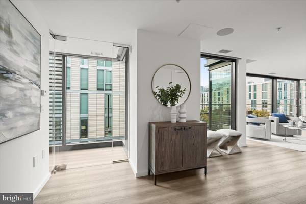 Washington, DC 20001,925 H ST NW #901/902