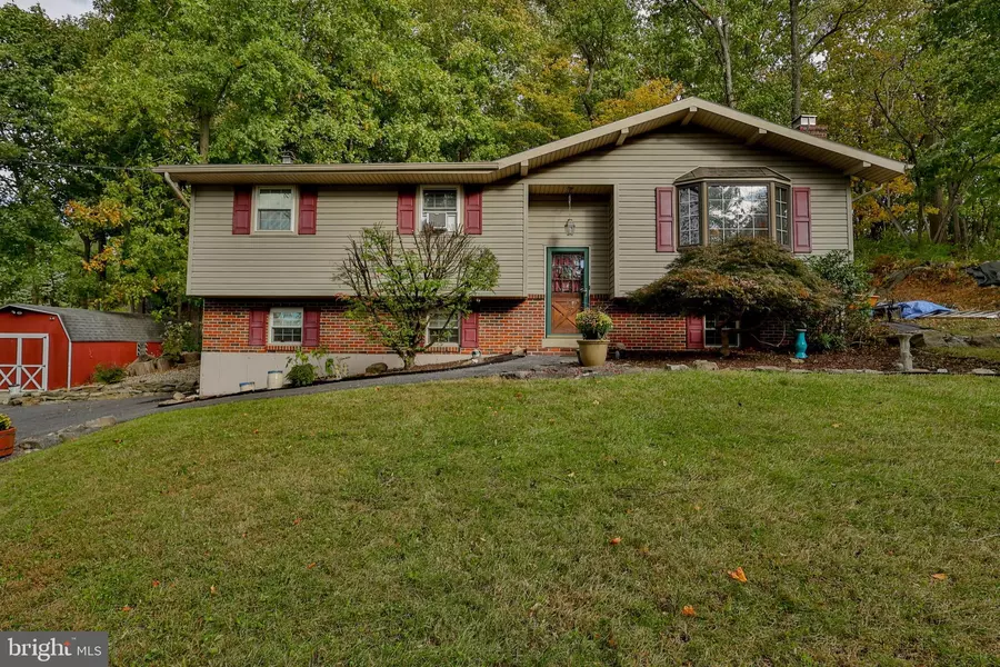 3617 LOWER SAUCON RD, Hellertown, PA 18055