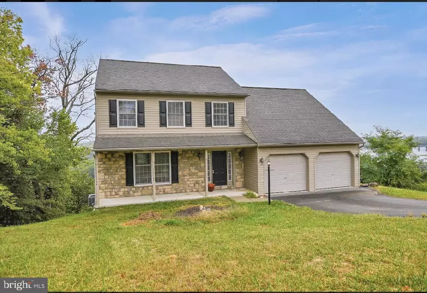 405 N BURBERRY LN, Mount Wolf, PA 17347