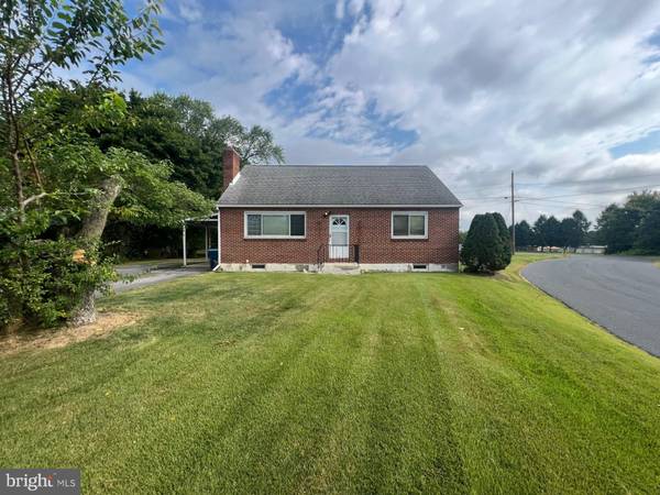 1940 W TRINDLE RD, Carlisle, PA 17013