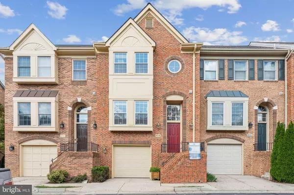 Vienna, VA 22182,8038 MERRY OAKS CT