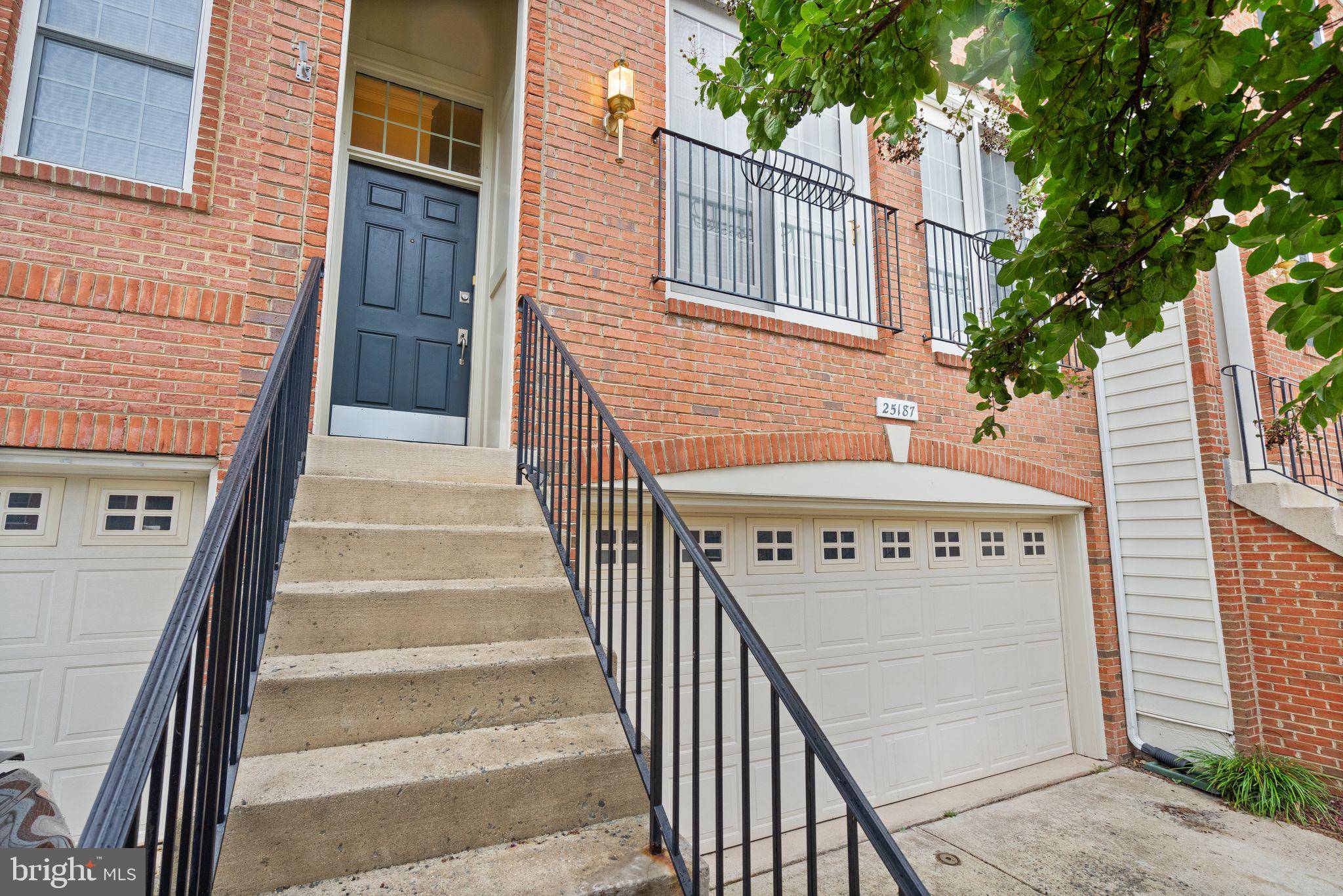 Chantilly, VA 20152,25187 LARKS TER