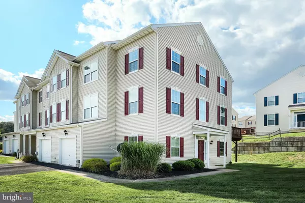 York, PA 17406,2227 LIVE OAK LN #2227