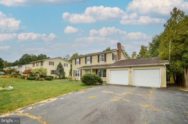 Quakertown, PA 18951,2 CLOVER LN