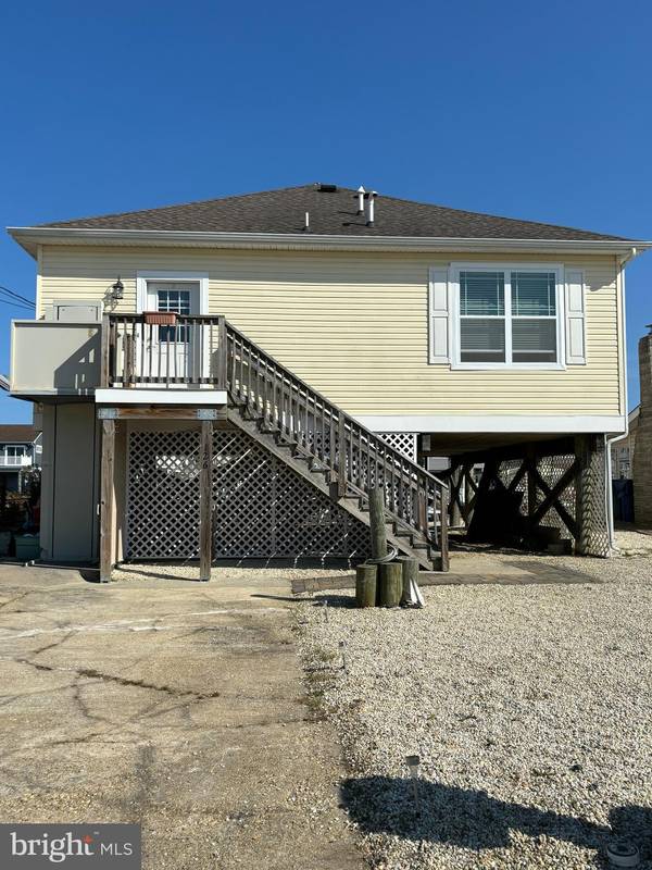 126 N SPINNAKER DR, Tuckerton, NJ 08087