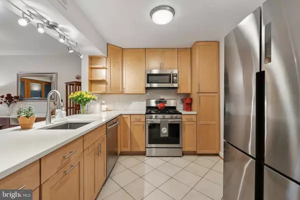 Reston, VA 20190,1584 MOORINGS DR #21C
