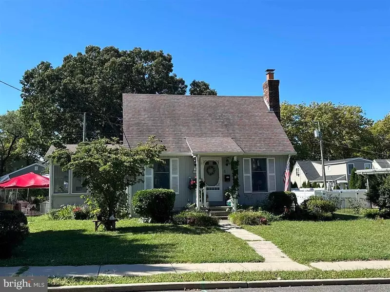 5 W POPLAR AVE, Linwood, NJ 08221