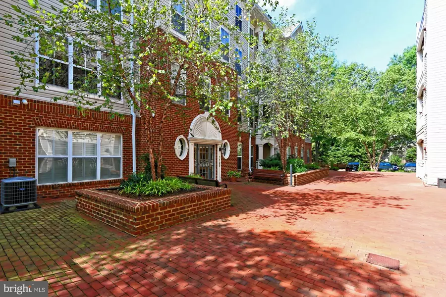 5108 DONOVAN DR #405, Alexandria, VA 22304