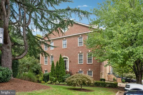 Falls Church, VA 22041,3916 BARCROFT MEWS CT