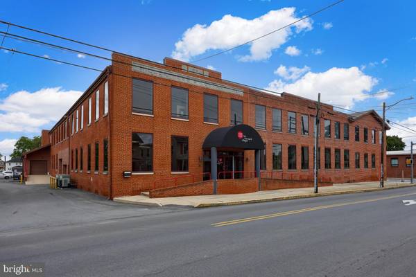 704-718 MAIN ST, Akron, PA 17501