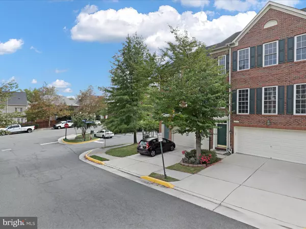 Lorton, VA 22079,8432 CHAUCER HOUSE CT