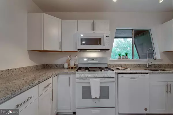 Reston, VA 20190,11609 VANTAGE HILL RD #21B
