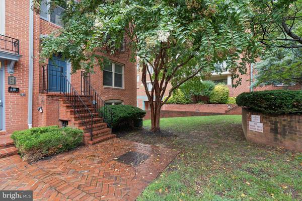 Alexandria, VA 22314,545 COLECROFT CT