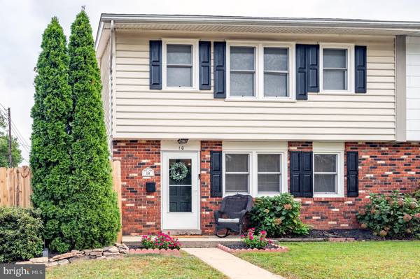 10 W GRANDVIEW AVE, Sellersville, PA 18960