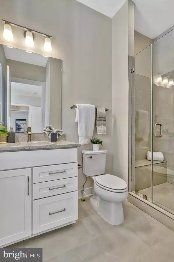 Falls Church, VA 22043,2044 GREENWICH ST