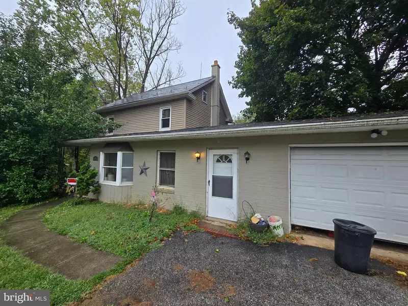 196 POND RD, Felton, PA 17322