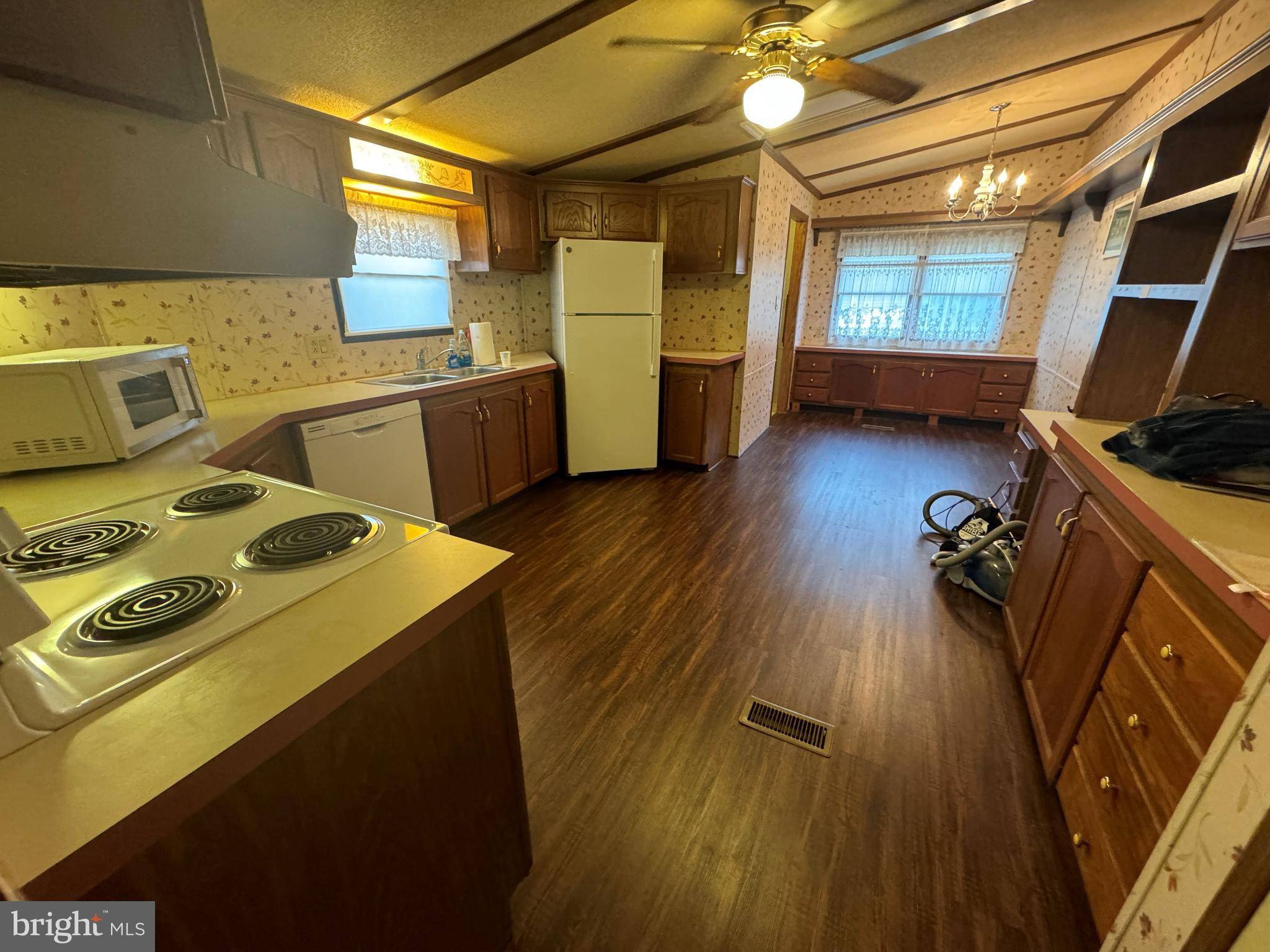 Ephrata, PA 17522,20 MOCCASIN DR