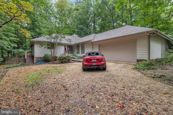 Midlothian, VA 23112,3702 COMMODORE POINT CIR