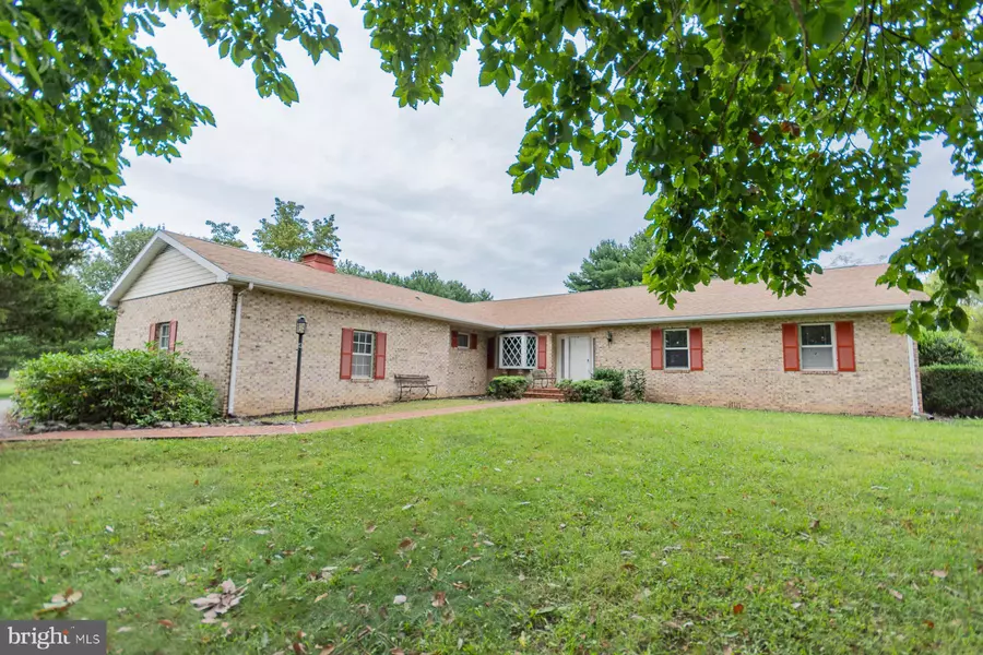 184 LOCUST HILL DR, Charles Town, WV 25414