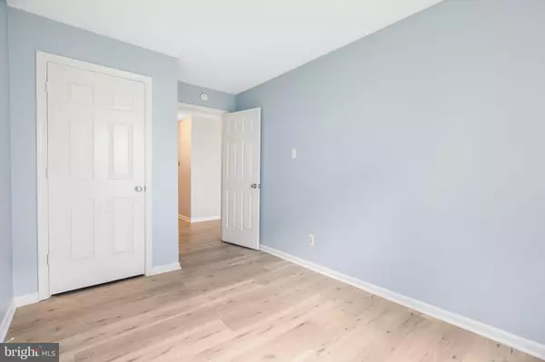 Fairfax, VA 22033,12113 GREENWAY CT #101