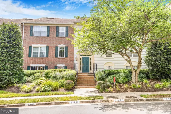 12113 GREENWAY CT #101, Fairfax, VA 22033