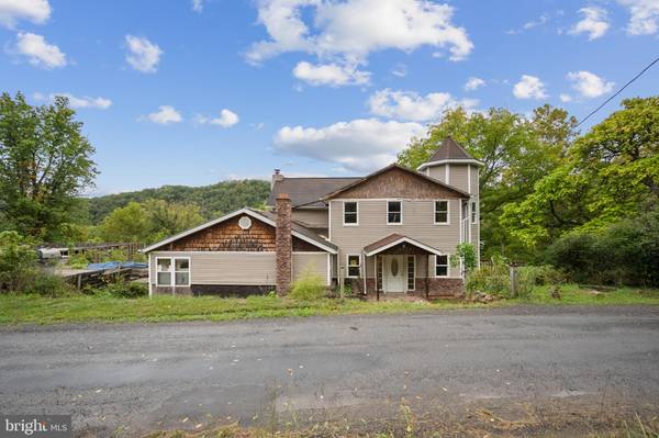 24 DOE GULLY LN, Great Cacapon, WV 25422