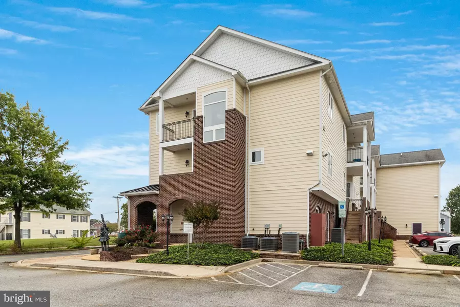 305 CENTENNIAL ST #207 E, La Plata, MD 20646