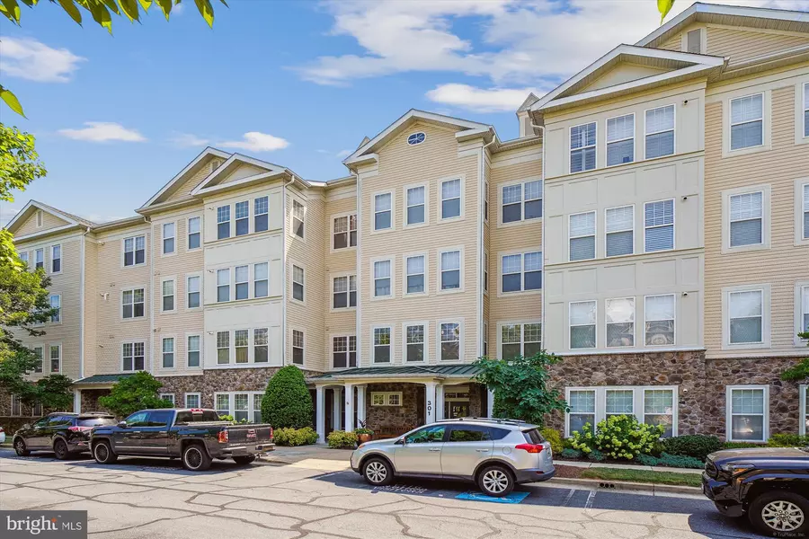 301 HIGH GABLES DR #408, Gaithersburg, MD 20878