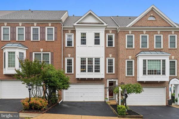 5757 GOVERNORS POND CIR, Alexandria, VA 22310