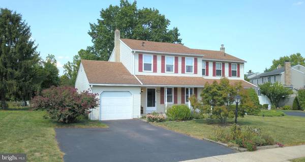 425 WINDSOR DR, Harleysville, PA 19438