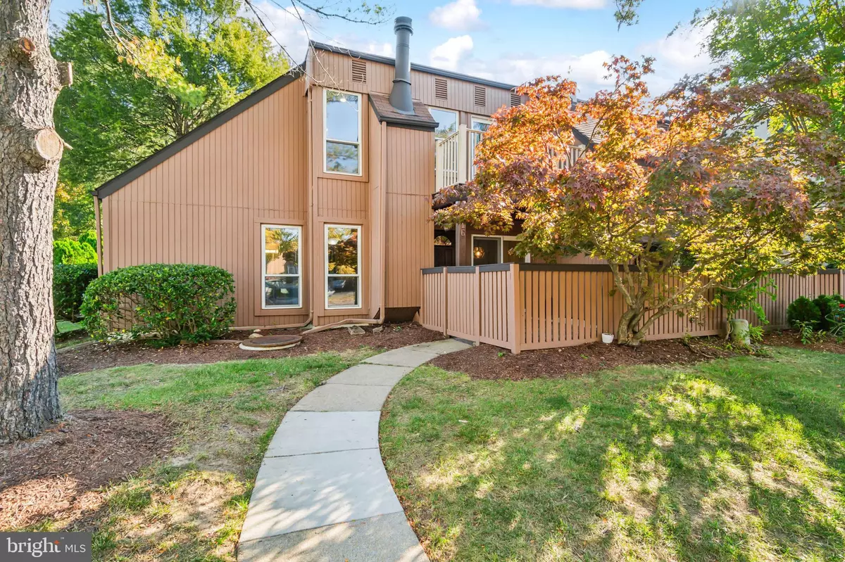 Alexandria, VA 22309,8016 PANTANO PL #17