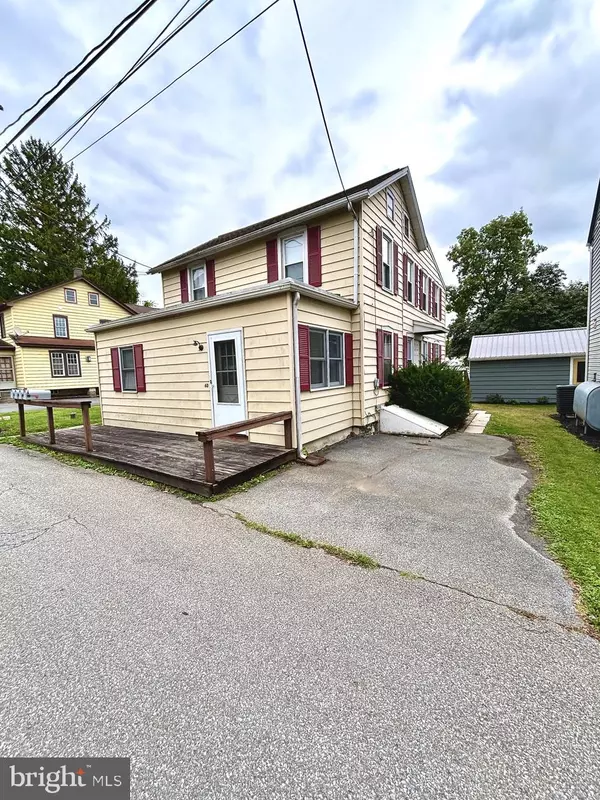 6 HEDGEWOOD AVE, Ronks, PA 17572