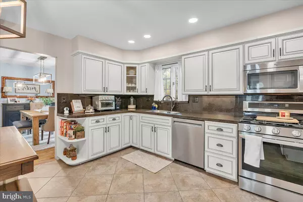 608 CLEMENT AVE, Woodbury Heights, NJ 08097