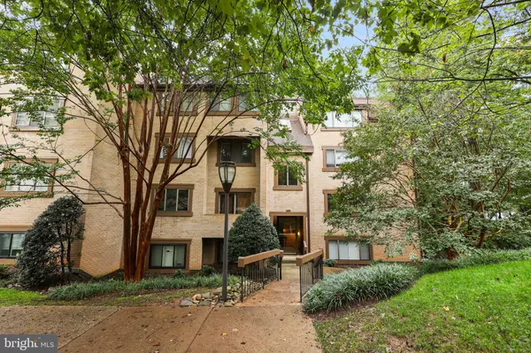 1656 PARKCREST CIR #200,  Reston,  VA 20190