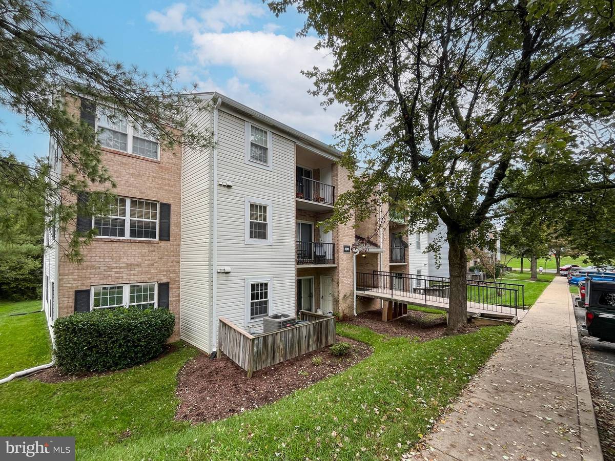 Gaithersburg, MD 20879,8205 WHISPERING OAKS WAY #103