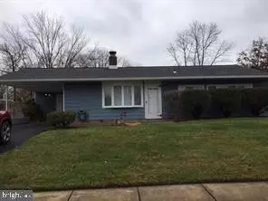 21 MIDWOOD LN, Levittown, PA 19054