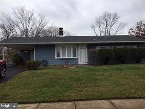 21 MIDWOOD LN, Levittown, PA 19054