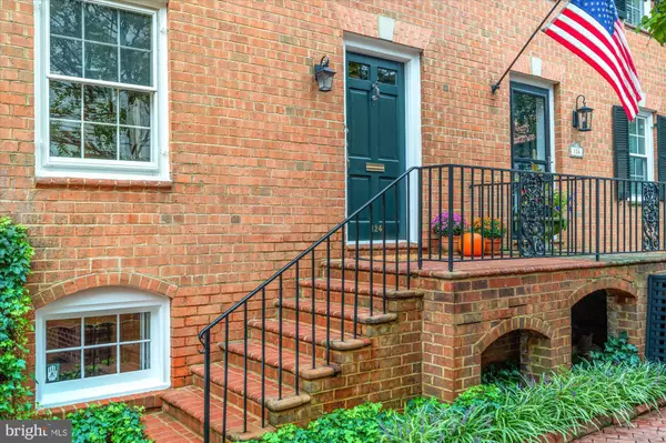 124 CAMERON MEWS, Alexandria, VA 22314