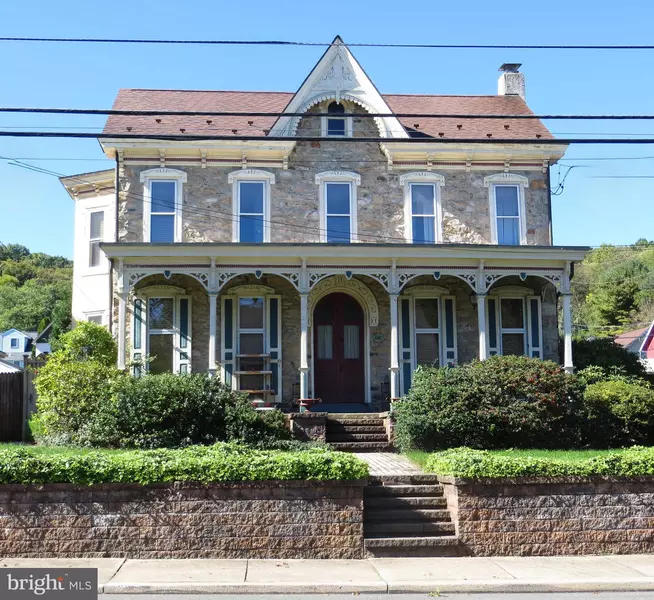 1689 S MAIN ST, Bechtelsville, PA 19505