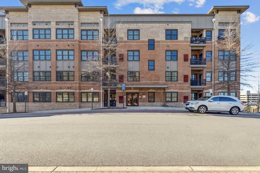 9521 BASTILLE ST #203, Fairfax, VA 22031